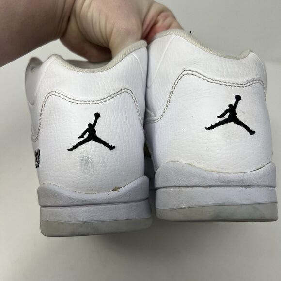 White 2014 NIKE AIR JORDAN 5 RETRO METALLIC SILVER YOUTH SIZE 2Y 440889-130 - Picture 8 of 10